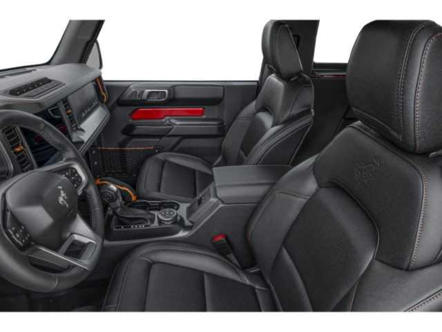 Côté conducteur avec porte ouverte, siège avant