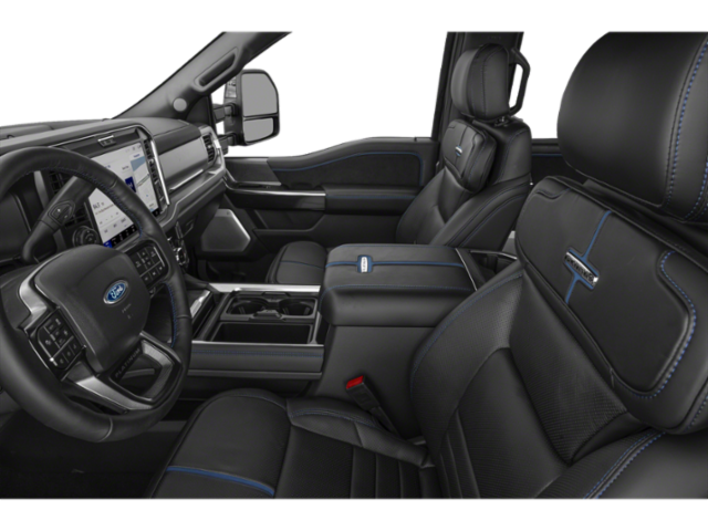 Côté conducteur avec porte ouverte, siège avant