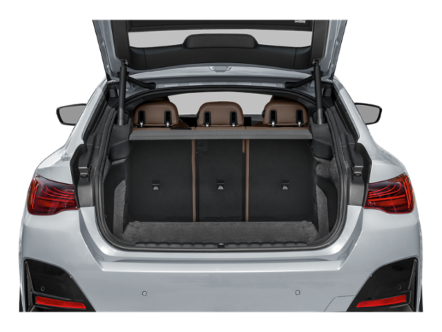 Coffre avec hayon ouvert