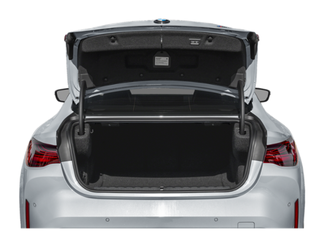 Coffre avec hayon ouvert