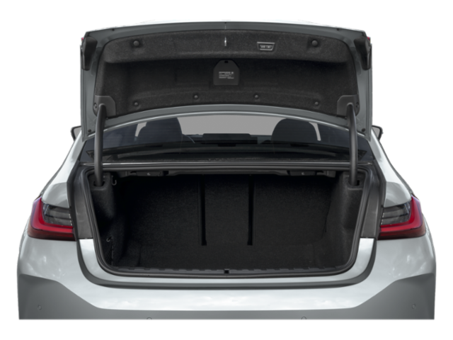 Coffre avec hayon ouvert