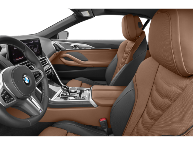 Côté conducteur avec porte ouverte, siège avant