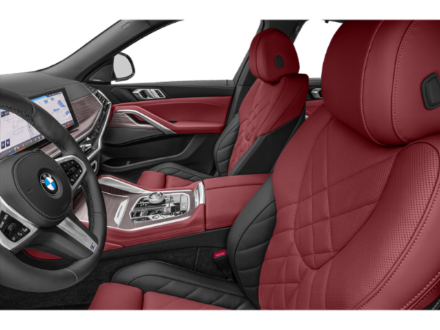 Côté conducteur avec porte ouverte, siège avant