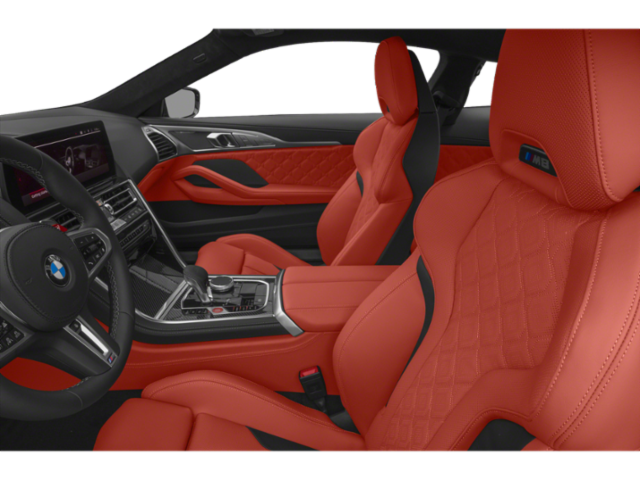 Côté conducteur avec porte ouverte, siège avant